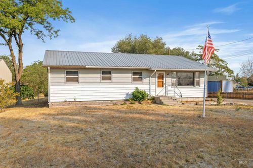 321 Clear Lakes Rd, Buhl, ID, 83316-1300 | Card Image