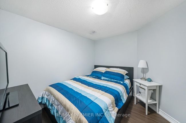 122 Robert Hicks Dr, House attached with 6 bedrooms, 5 bathrooms and 2 parking in North York ON | Image 24