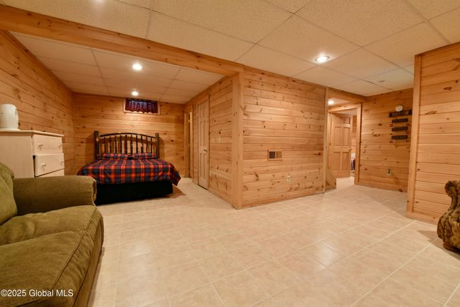 1370 Basement | Image 38