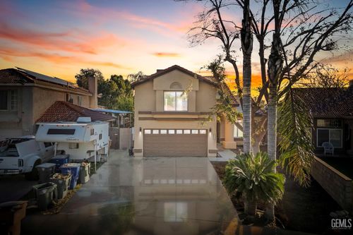 6107 Cartagena Avenue, Bakersfield, CA, 93313 | Card Image