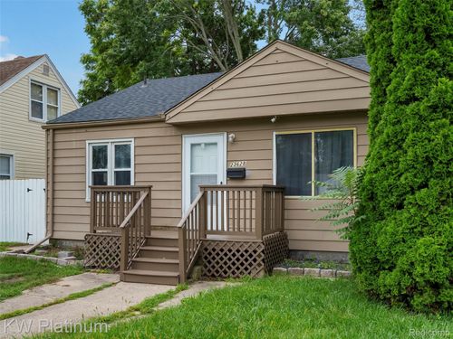 23628 Carlington St, Clinton Twp, MI, 48036-3108 | Card Image