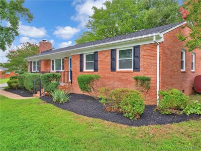 Ranch-style home with a front lawn | Image 3