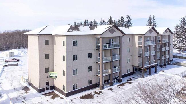 201 - 5205 Woodland Road, Home with 2 bedrooms, 1 bathrooms and 1 parking in Innisfail AB | Image 1