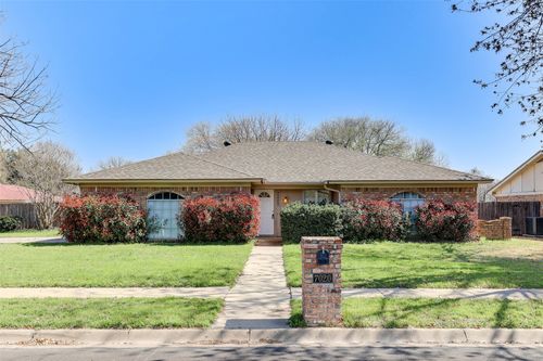 7020 Stonybrooke Dr, North Richland Hills, TX, 76182-3617 | Card Image