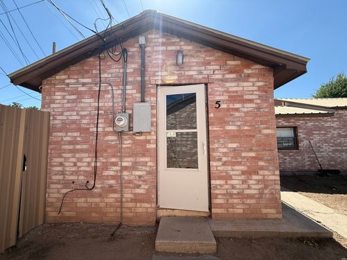 5-211 W Chisum Ave, Artesia, NM, 88210-2164 | Card Image