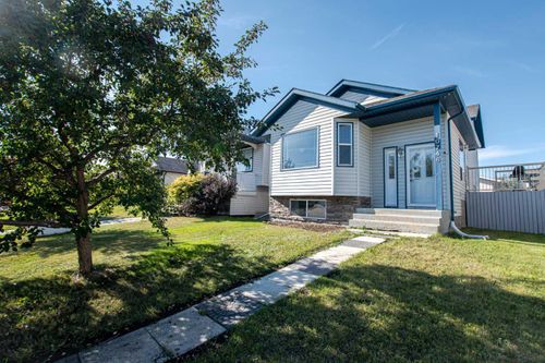 10746 72 Avenue, Grande Prairie, AB, T8W2T6 | Card Image