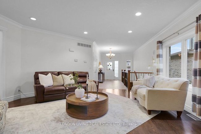 2820 Devon Rd, House other with 4 bedrooms, 3 bathrooms and 4 parking in London ON | Image 6