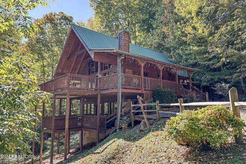 3514 Olde Tyme Way, Sevierville, TN, 37862-8075 | Card Image