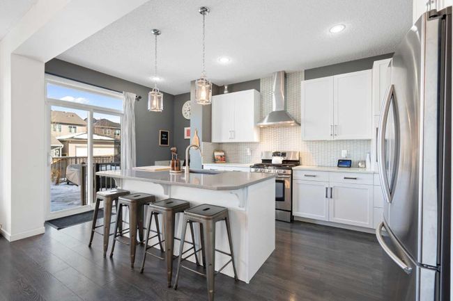 410 Cranford Drive Se, Home with 3 bedrooms, 2 bathrooms and 4 parking in Calgary AB | Image 3