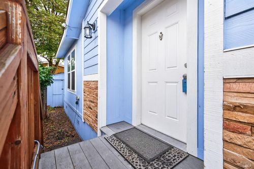 24 Leisure Park Cir, Santa Rosa, CA, 95401-5881 | Card Image