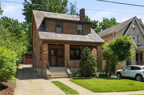 207 Altoona Pl, Mt. Lebanon, PA, 15228-1201 | Card Image