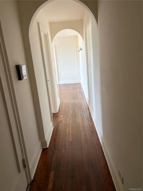 5e-30 Locust Hill Ave, Yonkers, NY, 10701-3078 | Card Image