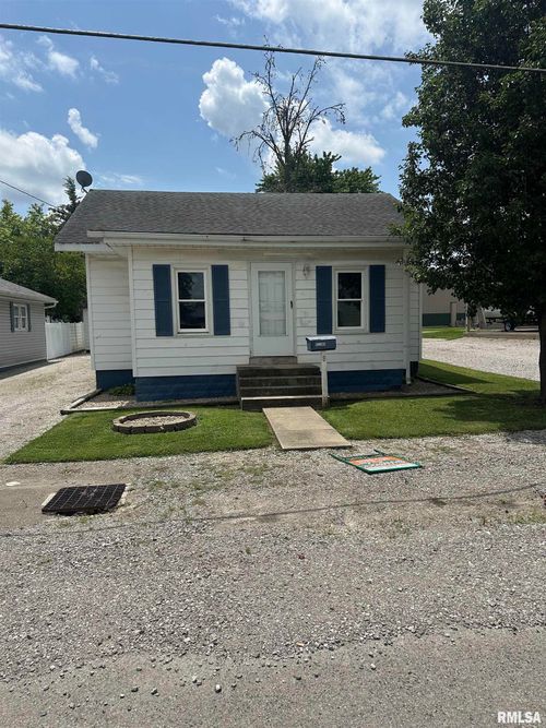 8 E Hawkins St, Pinckneyville, IL, 62274-1757 | Card Image