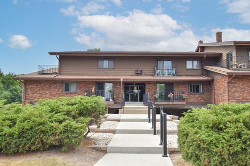 3935 S 84th St, Greenfield, WI, 53228-2340 | Card Image