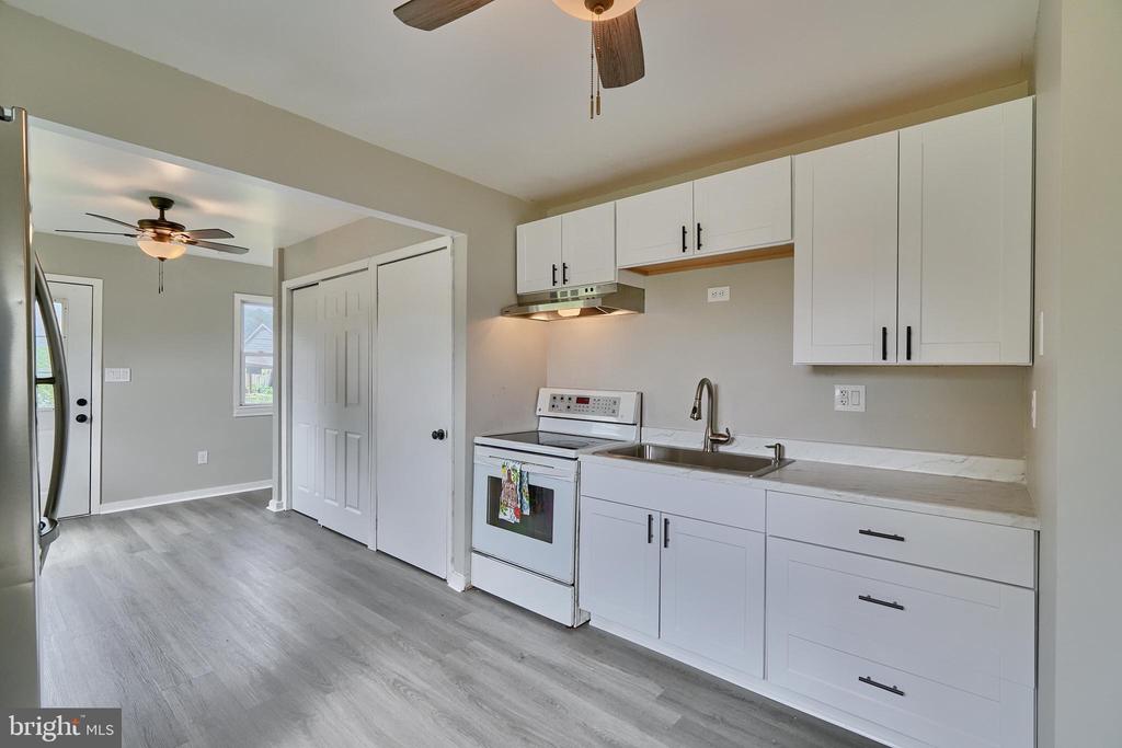Chandelle Rd, Middle River, MD 21220
