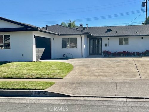 13068 Mineola St, Arleta, CA, 91331-4215 | Card Image
