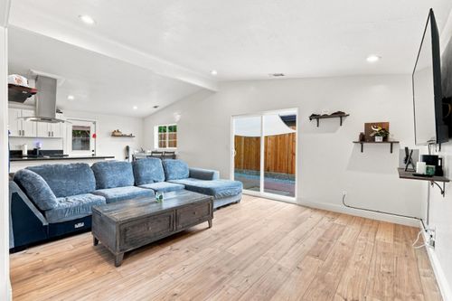 6577 Thomas Drive, North Highlands, CA, 95660 | Card Image