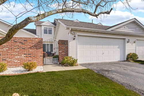 9993 Hunters Run, Saint John, IN, 46373 | Card Image