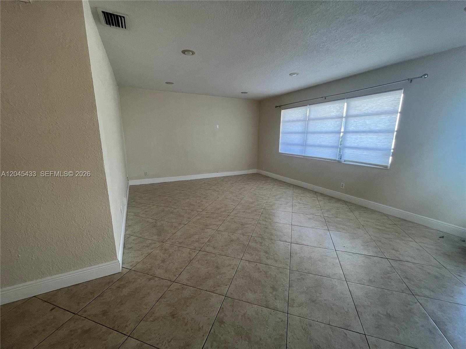 Residential Lease in North Miami Beach 5