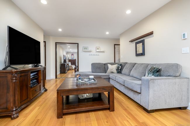 APT-39 - 180 Glenbrook Rd, Condo with 2 bedrooms, 2 bathrooms and 1 parking in Stamford CT | Image 6