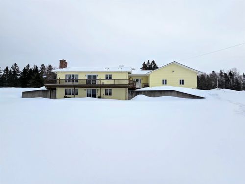 824 Hollow Rd, Stewartstown, NH, 03576-5331 | Card Image