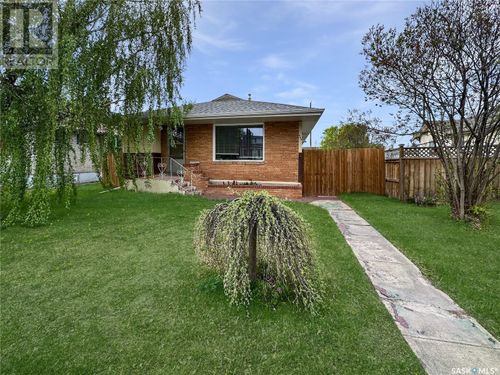 444 9th St E, Prince Albert, SK, S6V0Y2 | Card Image