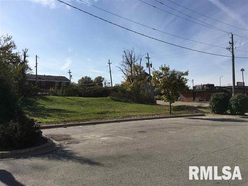 115 E 18th St, Davenport, IA, 52803 | Card Image