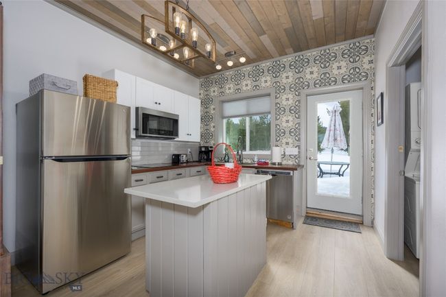 1 Bedroom Apartment/Garage Kitchen | Image 42