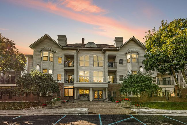 Terraces at Cambridge Park is a premier condo Cent | Image 33