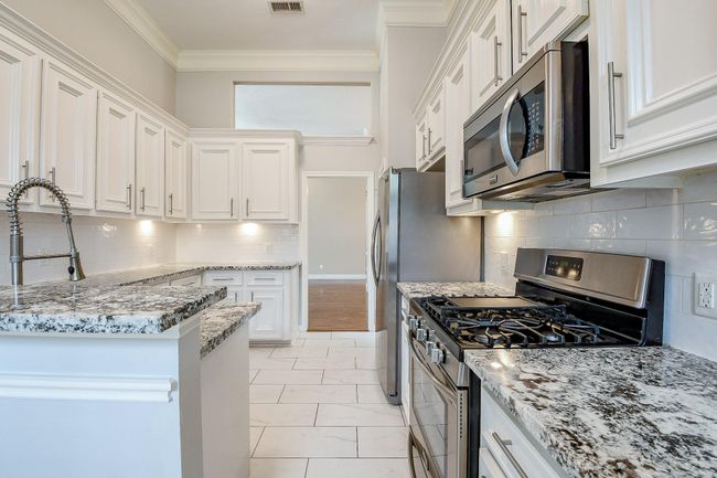21818 Windsor Castle Dr, House other with 3 bedrooms, 2 bathrooms and 2 parking in Spring TX | Image 14