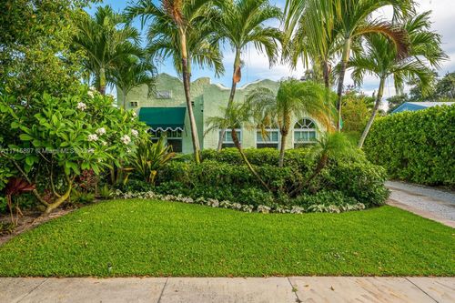 822 Flamingo Dr, West Palm Beach, FL, 33401-7208 | Card Image