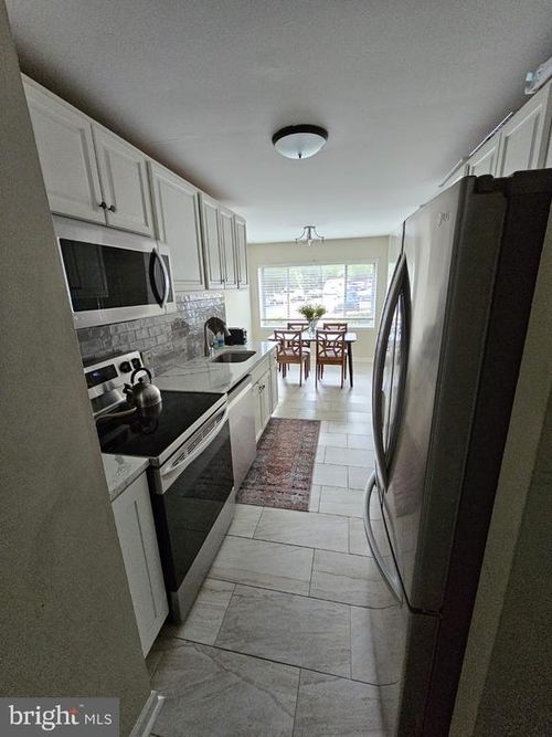 390-458 Girard St, GAITHERSBURG, MD, 20877-3314 | Card Image