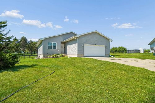 5685 Summerland Drive, Waterloo, IA, 50701 | Card Image