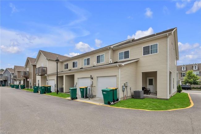 2011 Chartwell Dr, House attached with 3 bedrooms, 3 bathrooms and null parking in Newport News VA | Image 32