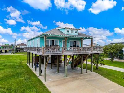 Beautiful front view of the house. | Image 3