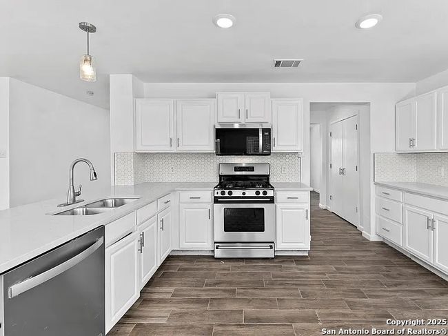 221 Peppergrass Cv, House other with 4 bedrooms, 3 bathrooms and null parking in Kyle TX | Image 14