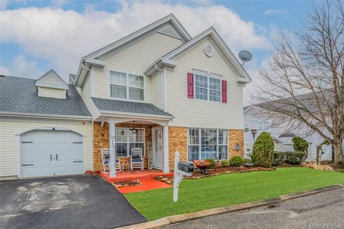 10 Tracie Ln, Middle Island, NY, 11953-3017 | Card Image