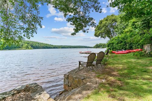 8 Woodsia Rd, Saunderstown, RI, 02874-2361 | Card Image