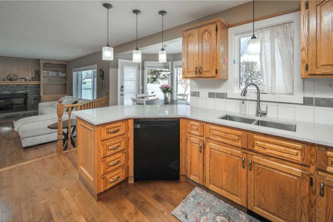 315 Hawkstone Close Nw, Home with 5 bedrooms, 3 bathrooms and 6 parking in Calgary AB | Image 18