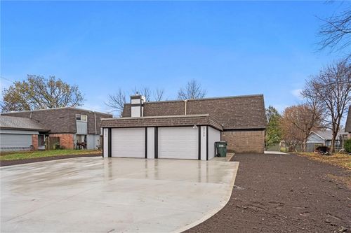 3723 Brush Creek Drive, Lawrence, KS, 66047 | Card Image