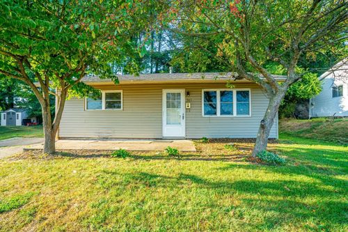 945 N Moorewood Dr, Zanesville, OH, 43701-1865 | Card Image