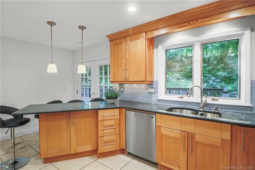 35 Jordan Ln, Stamford, CT, 06903-3915 | Card Image