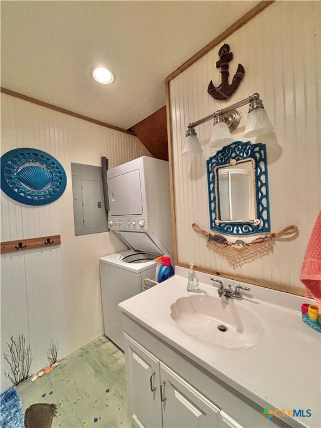 604 N 14 Th St, House other with 3 bedrooms, 3 bathrooms and null parking in Port O Connor TX | Image 19
