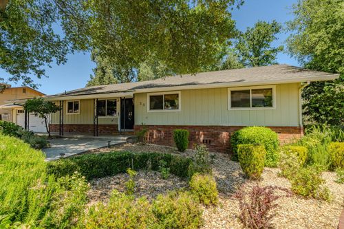 33 N Pioneer Cir, Jackson, CA, 95642-2615 | Card Image
