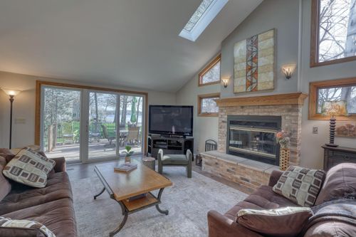 W347N6022 Road I, Oconomowoc, WI, 53066-2553 | Card Image