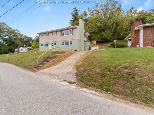 914 Park Dr, Dunbar, WV, 25064-2625 | Card Image