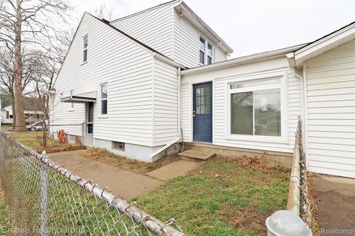 1845 Geneva St, Dearborn, MI, 48124-2582 | Card Image