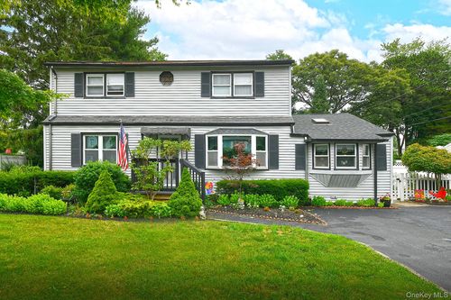 11 Bonnybill Drive, Brookhaven, NY, 11720 | Card Image