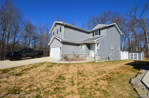 350 Fountain Park Dr, Waterford, MI, 48327-3530 | Card Image