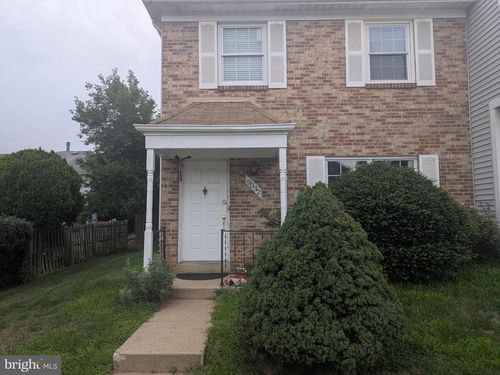 9032 Whispering Pine Ct, MANASSAS, VA, 20110-4858 | Card Image